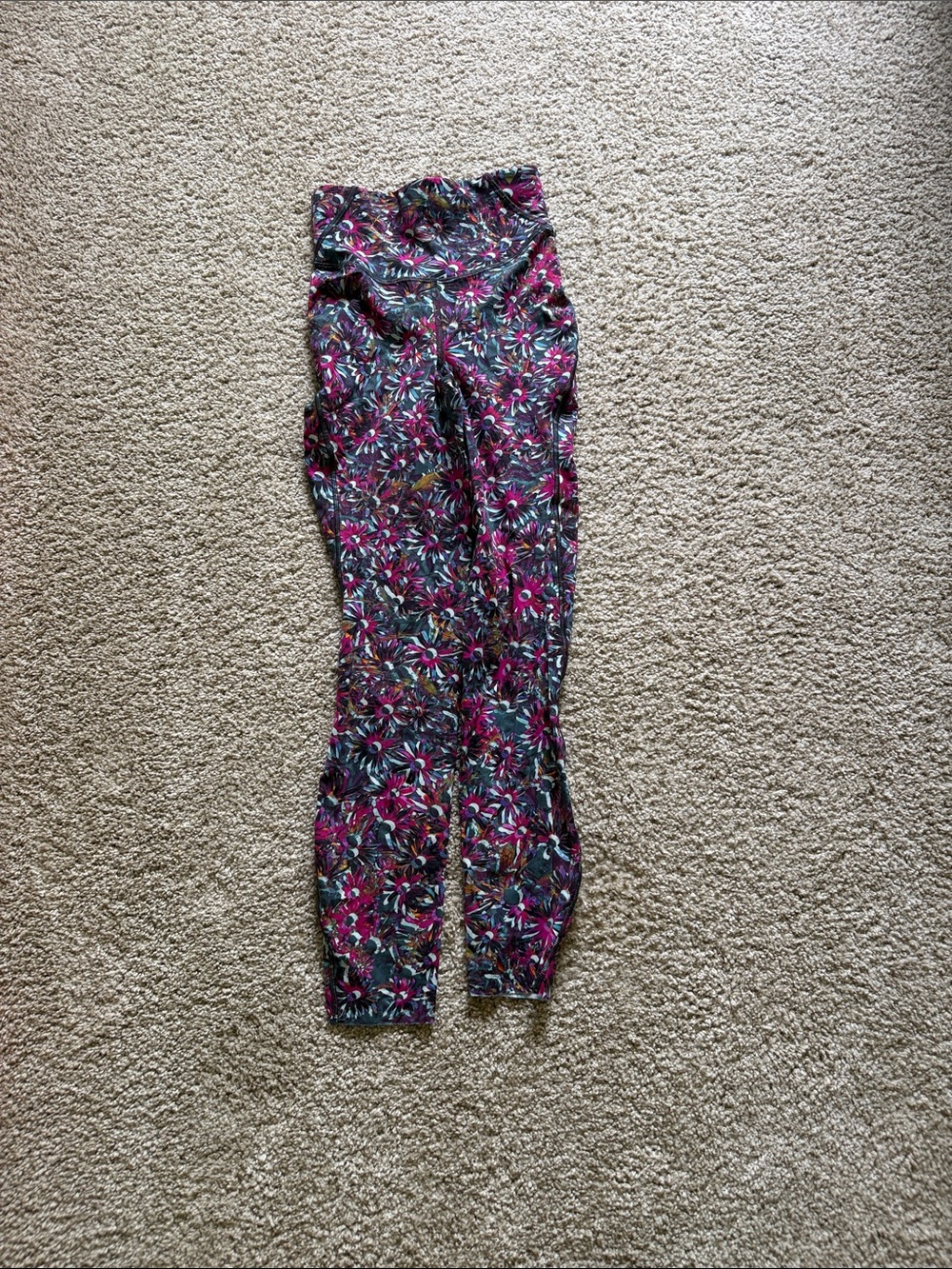 LOT OF LULULEMON LEGGINGS! - Picture 3 of 5